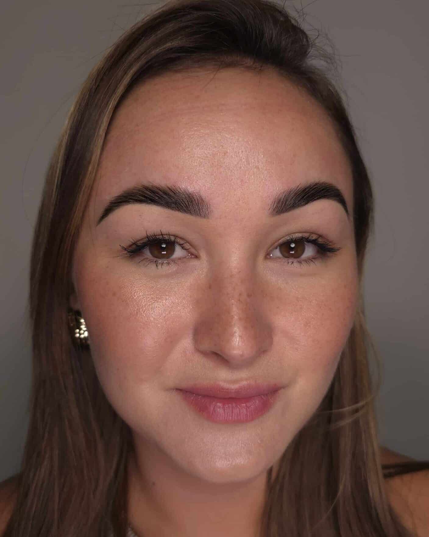 Profesjonalne henna pudrowa i geometria wykonana w Krakowie.