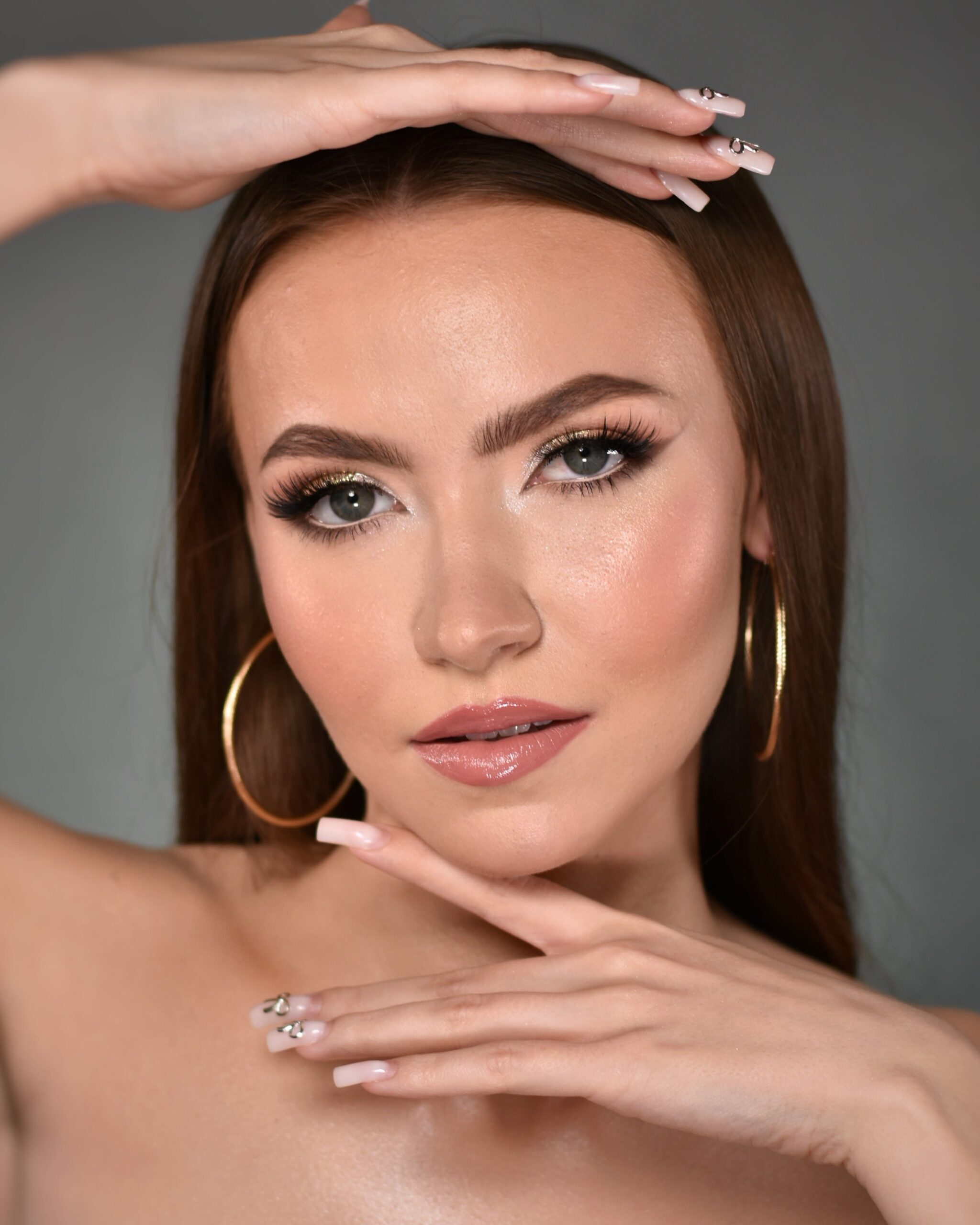 Makijaż z błyskiem wykonany na Pakiecie ślubnym w Krakowie.