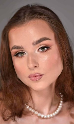 Makijaż ślubny, okazjonalny, dziewczęcy w kolorach ciepłego brązu z kreską - DelaMakeup Kraków - makijaż z dojazdem